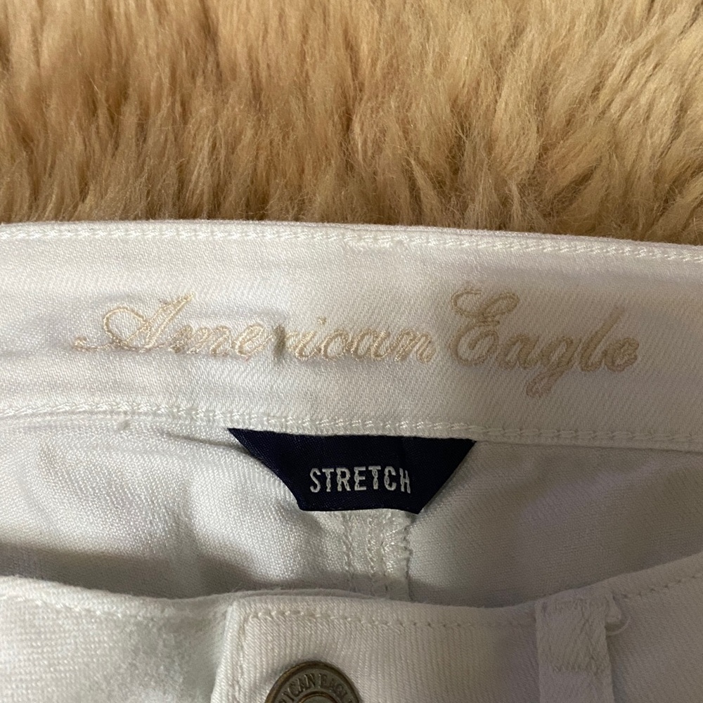 American Eagle Outfitters White Jean Shorts with Lace Trim - Picture 2 of 8